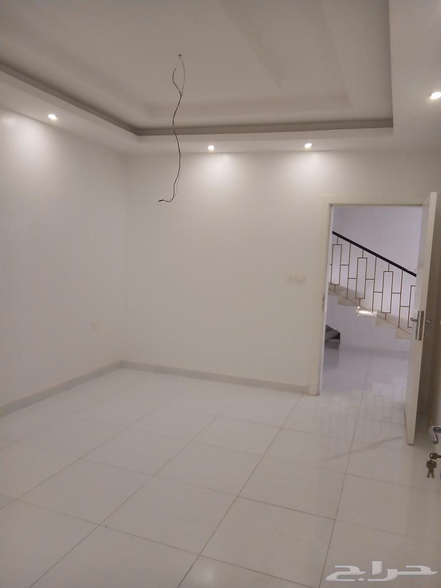 فيلا 6 غرف في ضاحية الملك فهد 3