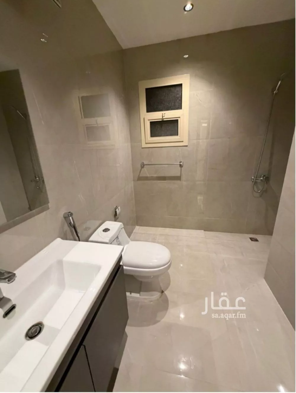 شقة 3 غرف في الملقا 6