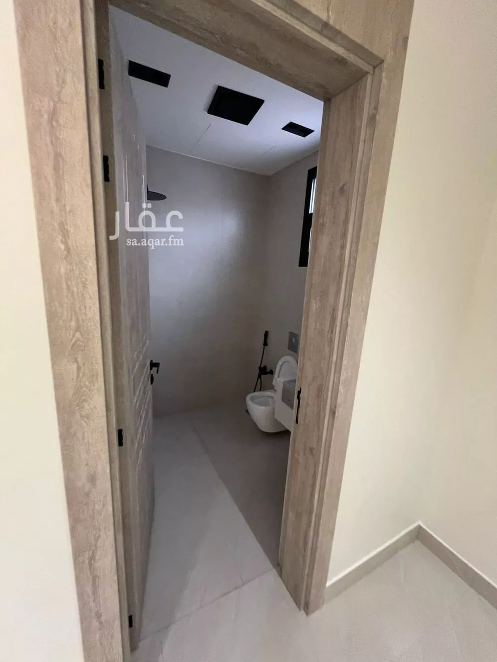 فيلا 5 غرف في الخليج 4