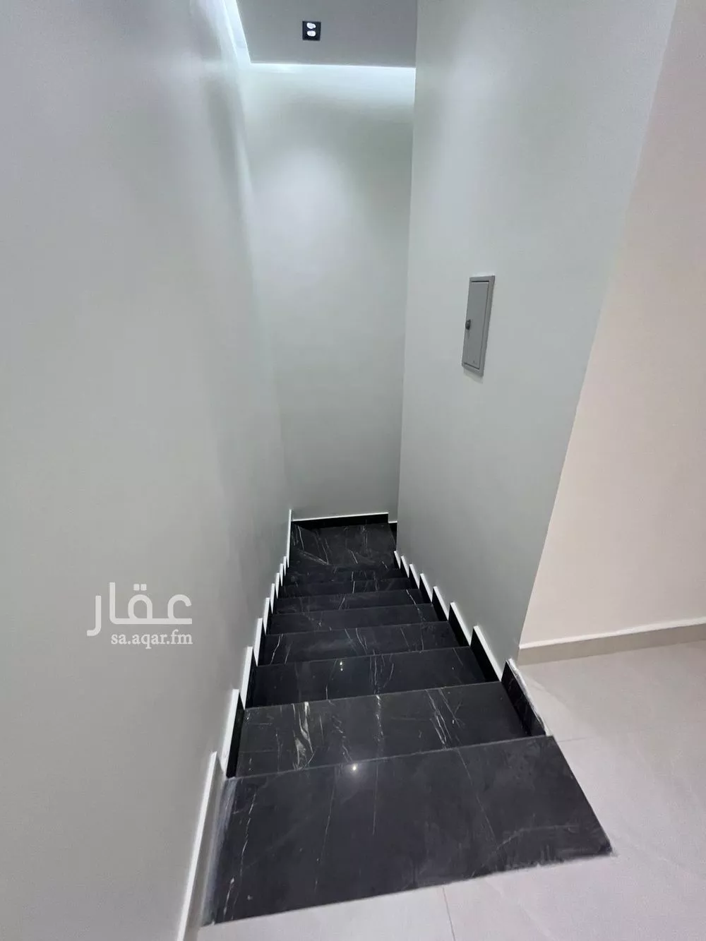 فيلا 5 غرف في الخليج 7