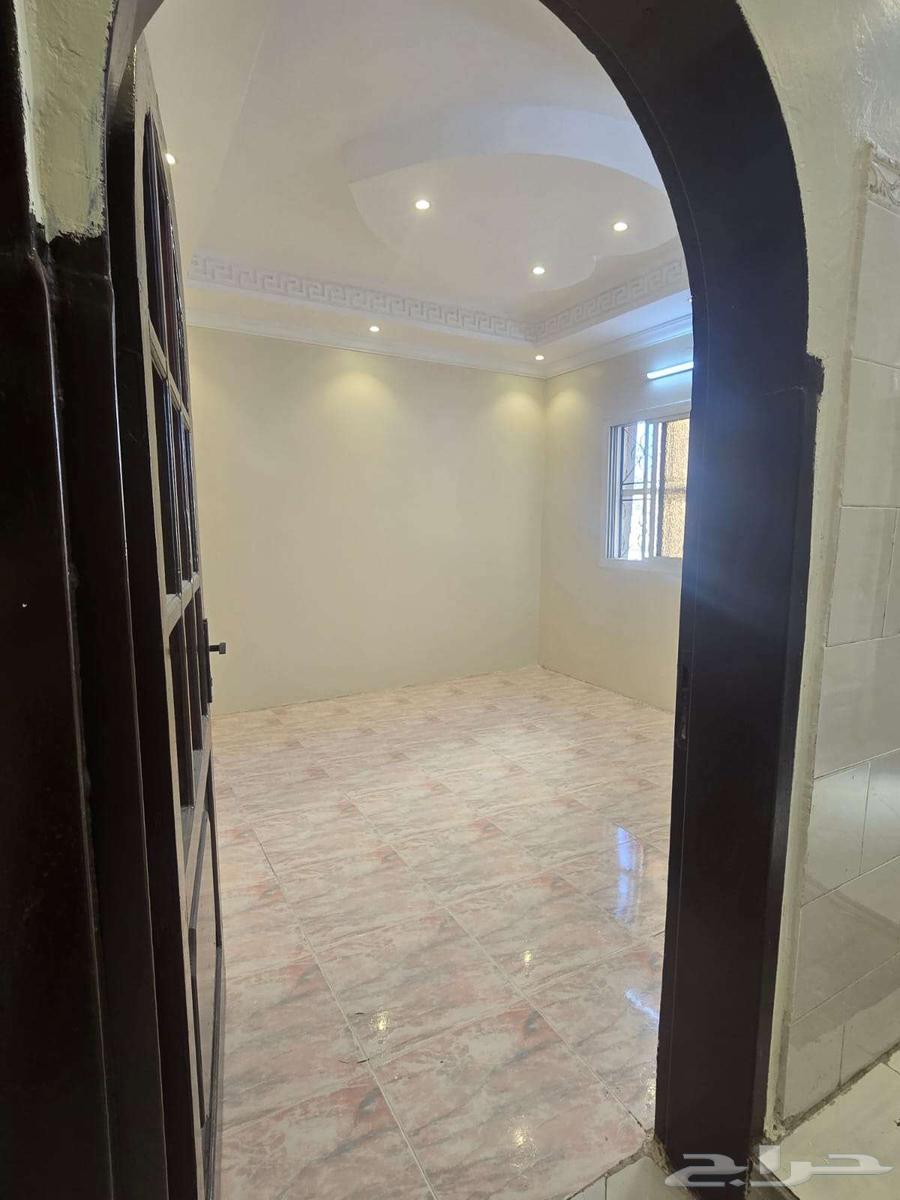 شقة 6 غرف في ريع زاخر 7