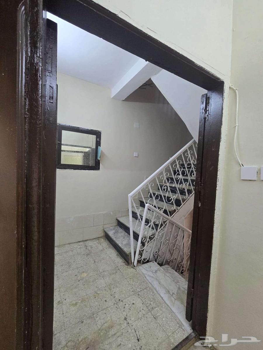 شقة 6 غرف في ريع زاخر 9