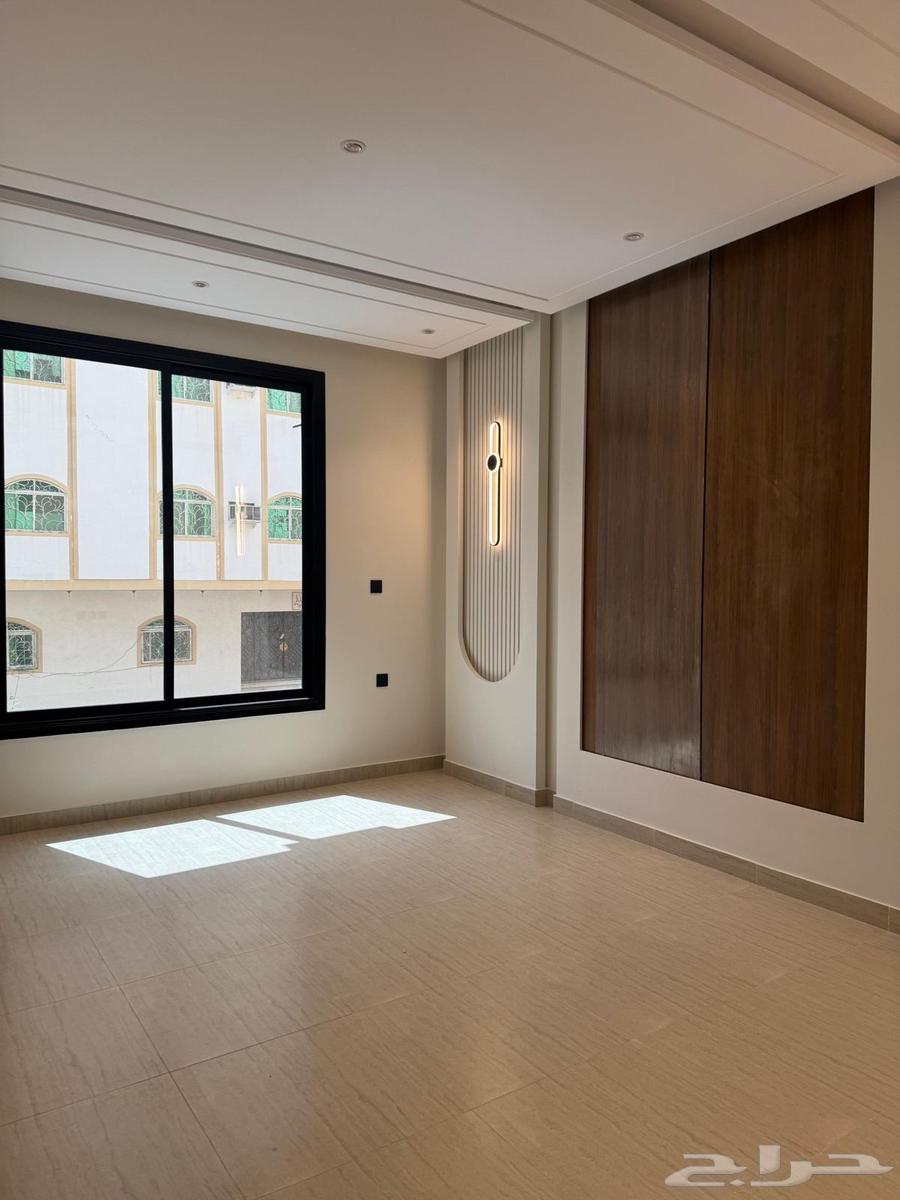 شقة 5 غرف في الحمراء و ام الجود 9