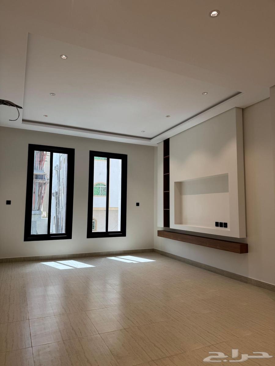 شقة 5 غرف في الحمراء و ام الجود 10