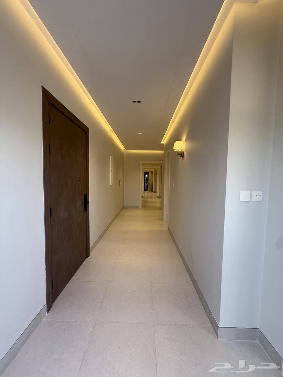 شقة 4 غرف في الملك فهد 8