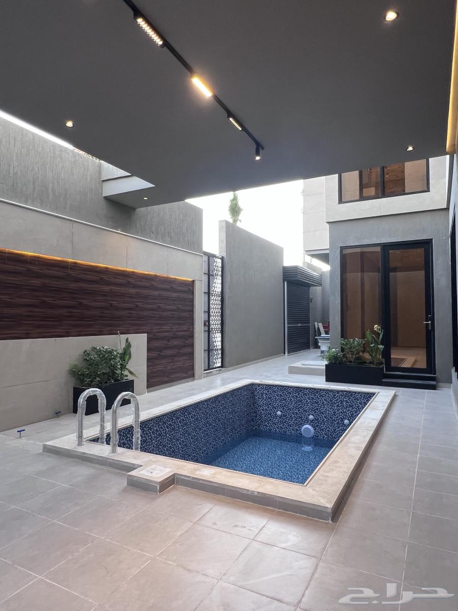 فيلا 8 غرف في الحمراء و ام الجود 2