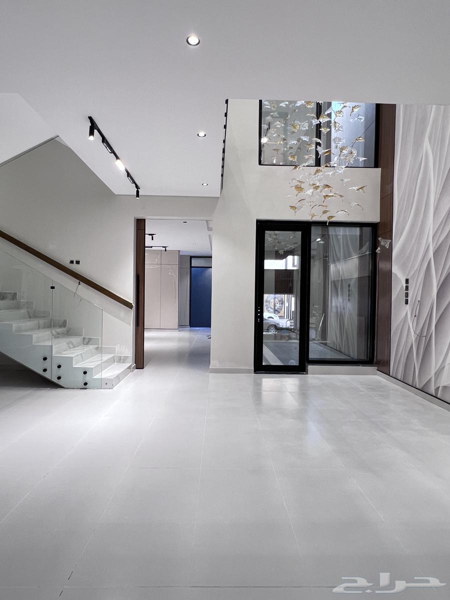 فيلا 8 غرف في الحمراء و ام الجود 12