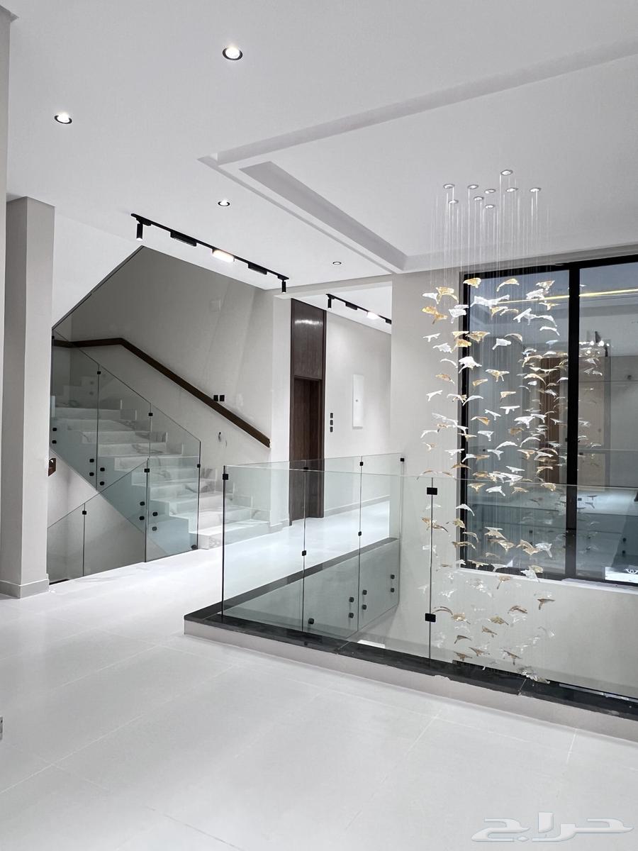 فيلا 8 غرف في الحمراء و ام الجود 13