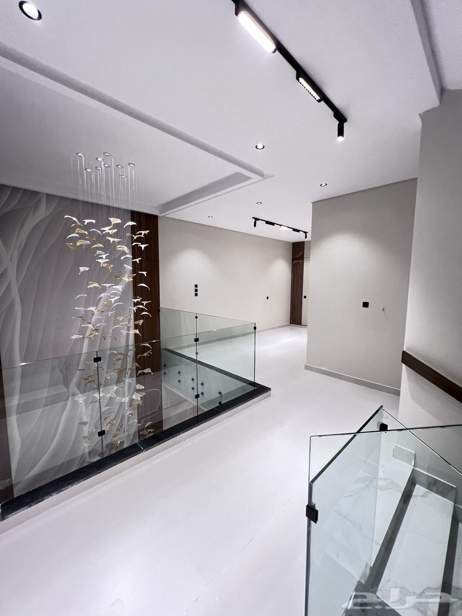 فيلا 8 غرف في الحمراء و ام الجود 15