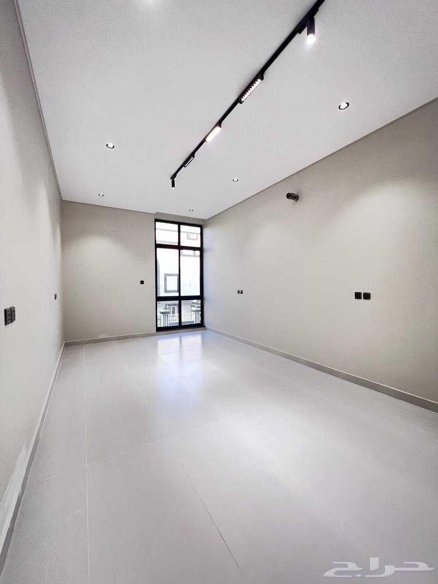 فيلا 8 غرف في الحمراء و ام الجود 18