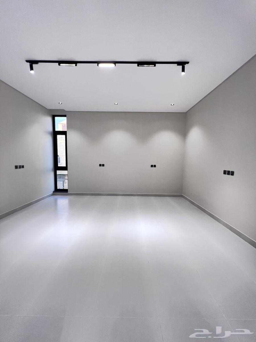 فيلا 8 غرف في الحمراء و ام الجود 19