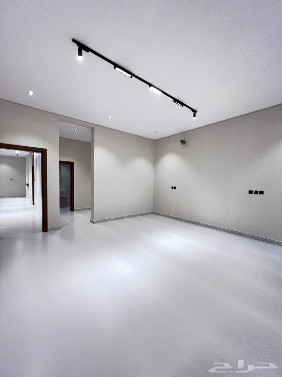 فيلا 8 غرف في الحمراء و ام الجود 20