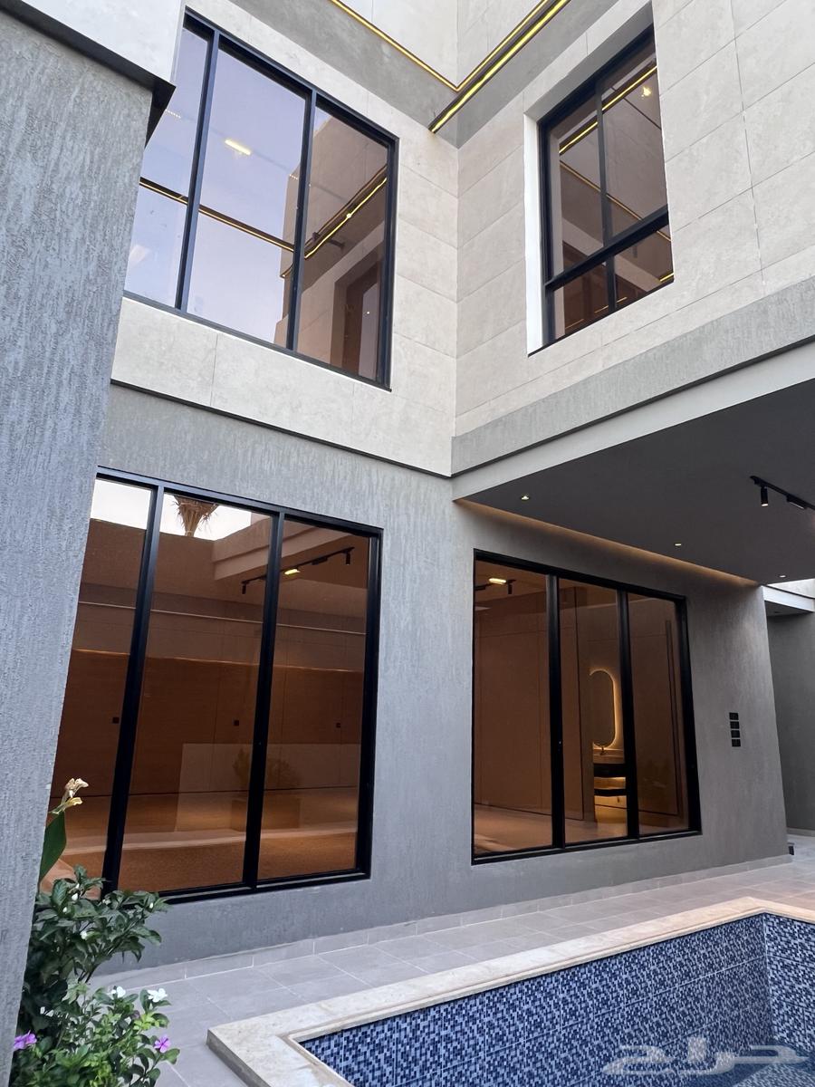 فيلا 8 غرف في الحمراء و ام الجود 3