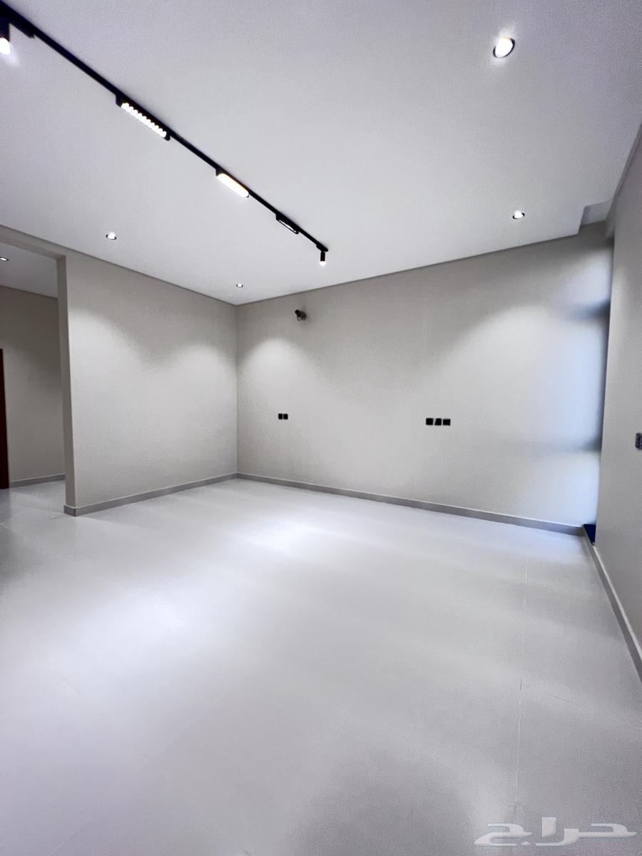 فيلا 8 غرف في الحمراء و ام الجود 21