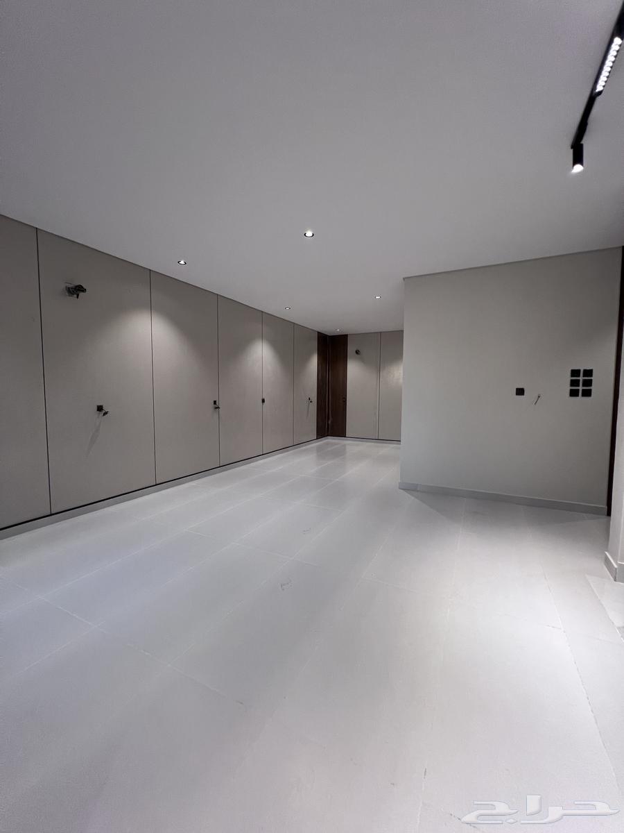 فيلا 8 غرف في الحمراء و ام الجود 23