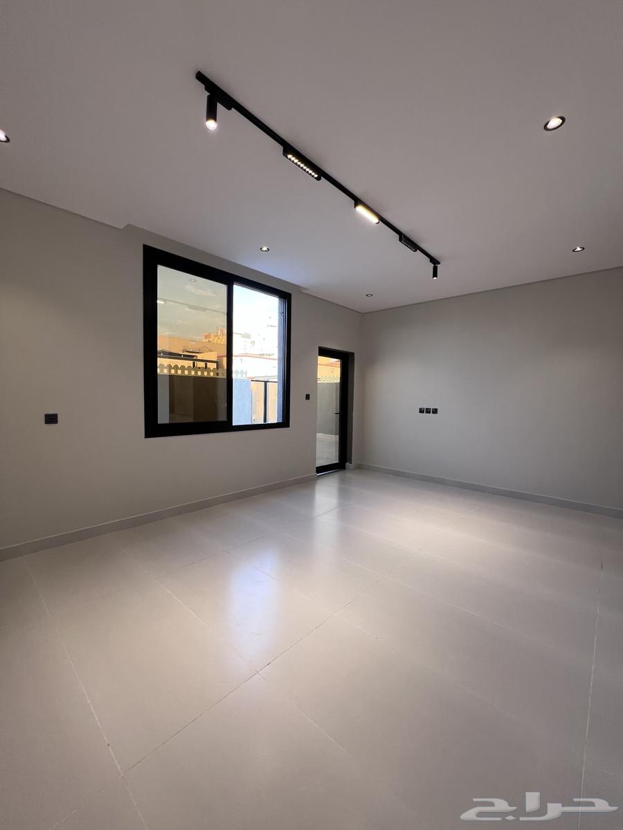 فيلا 8 غرف في الحمراء و ام الجود 24