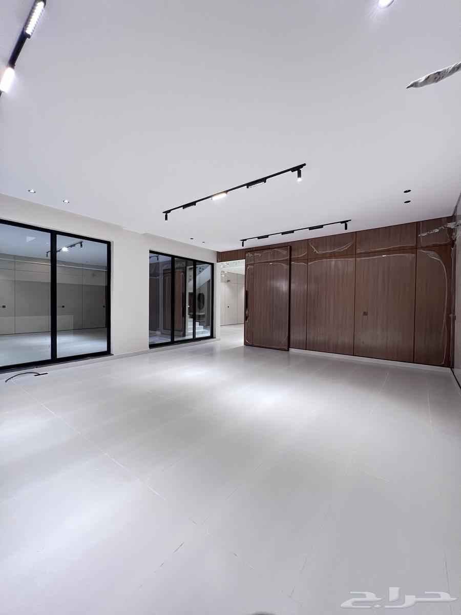 فيلا 8 غرف في الحمراء و ام الجود 4