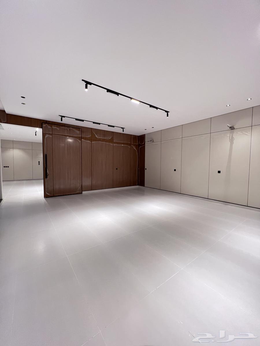 فيلا 8 غرف في الحمراء و ام الجود 5