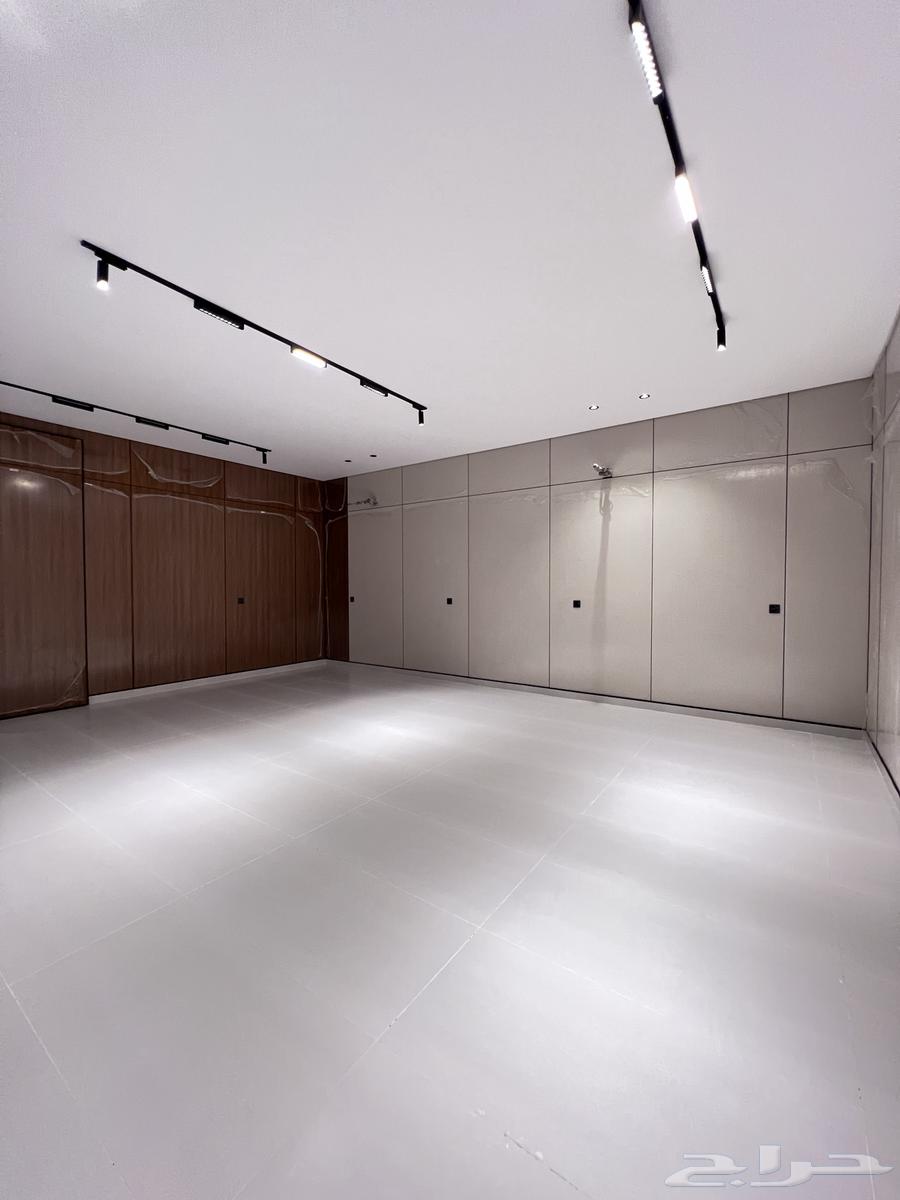 فيلا 8 غرف في الحمراء و ام الجود 6