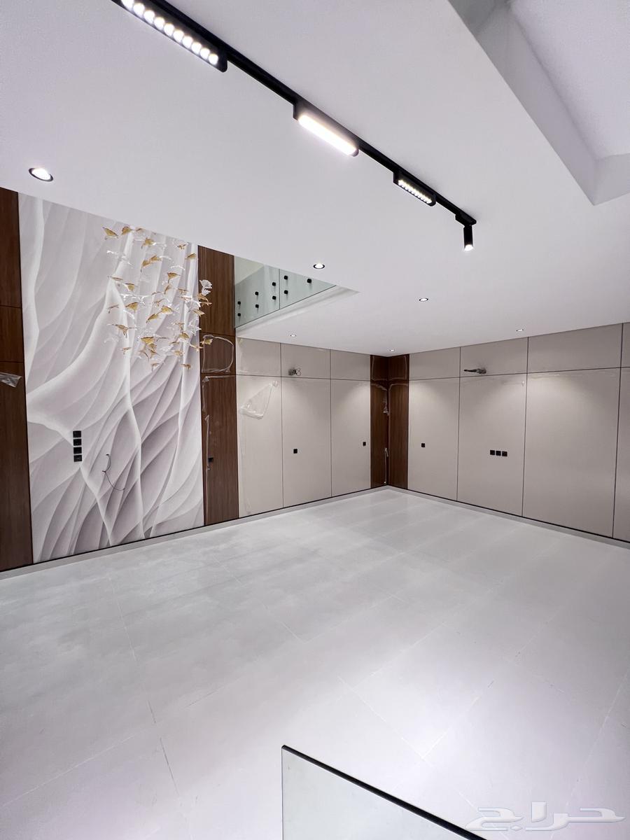 فيلا 8 غرف في الحمراء و ام الجود 8