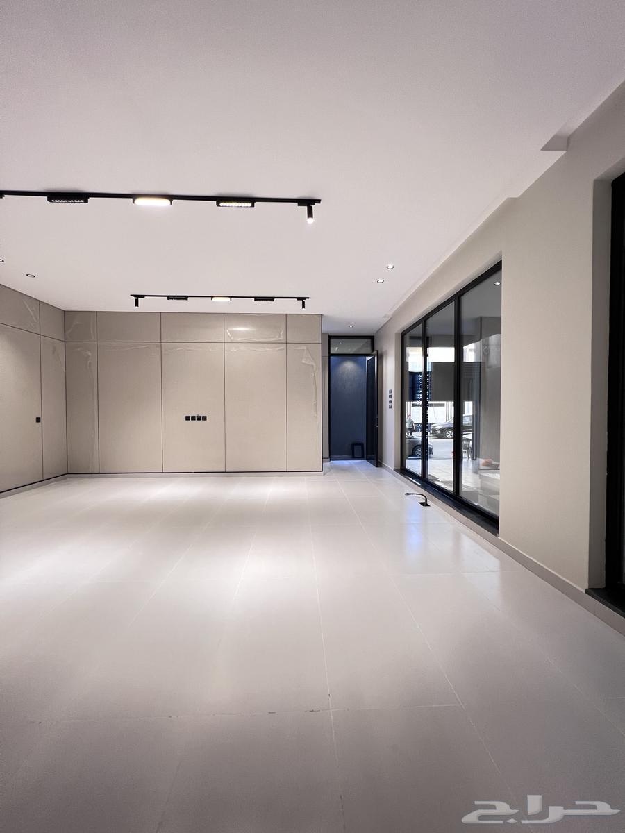 فيلا 8 غرف في الحمراء و ام الجود 9