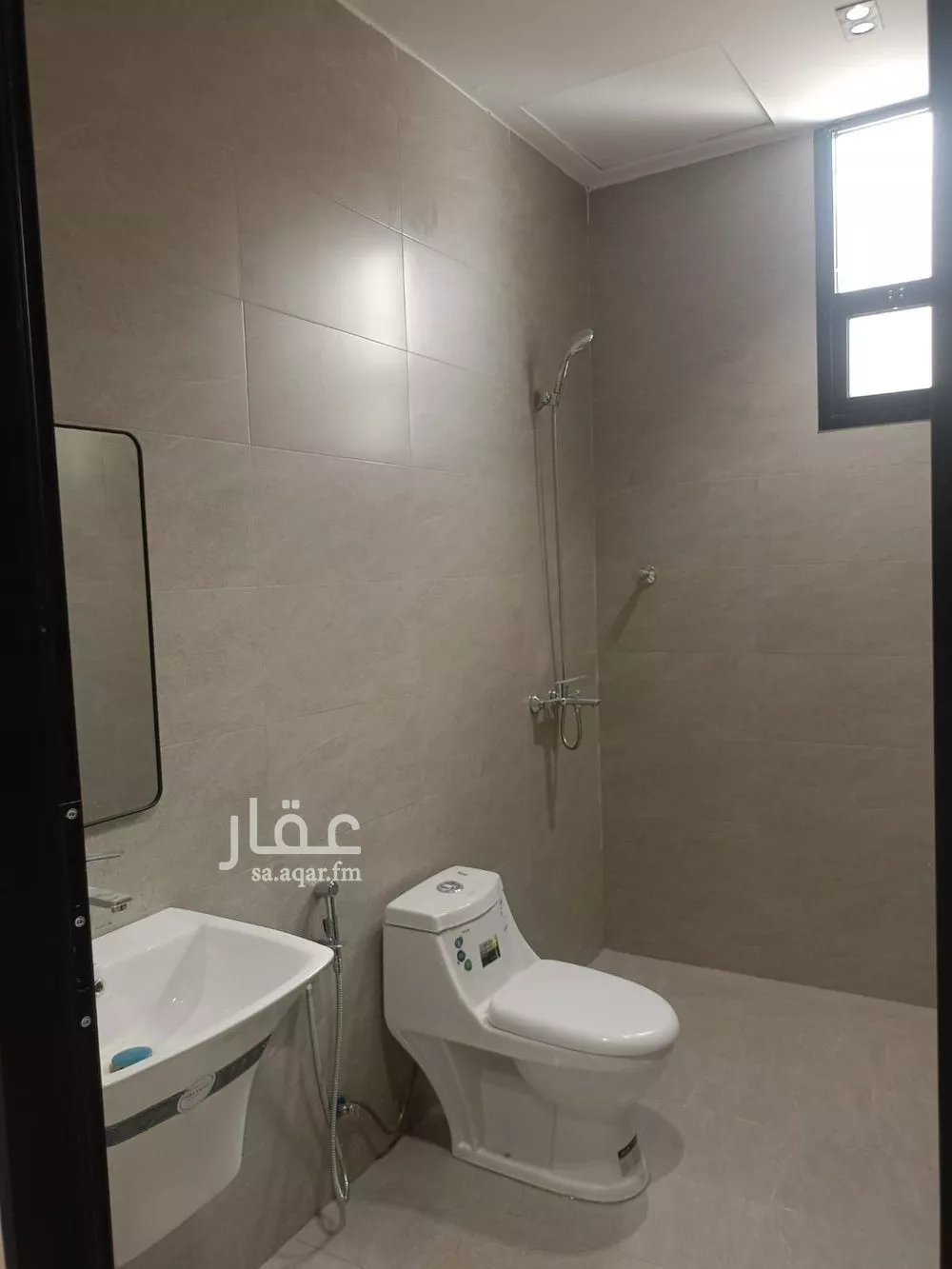 فيلا 6 غرف في الشرق 11