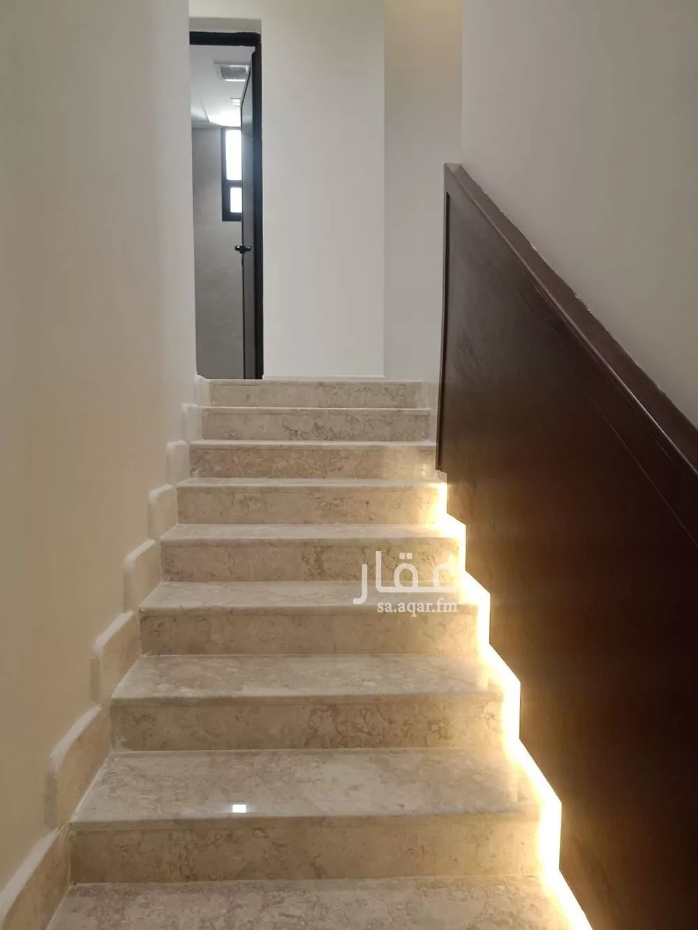 فيلا 6 غرف في الشرق 14