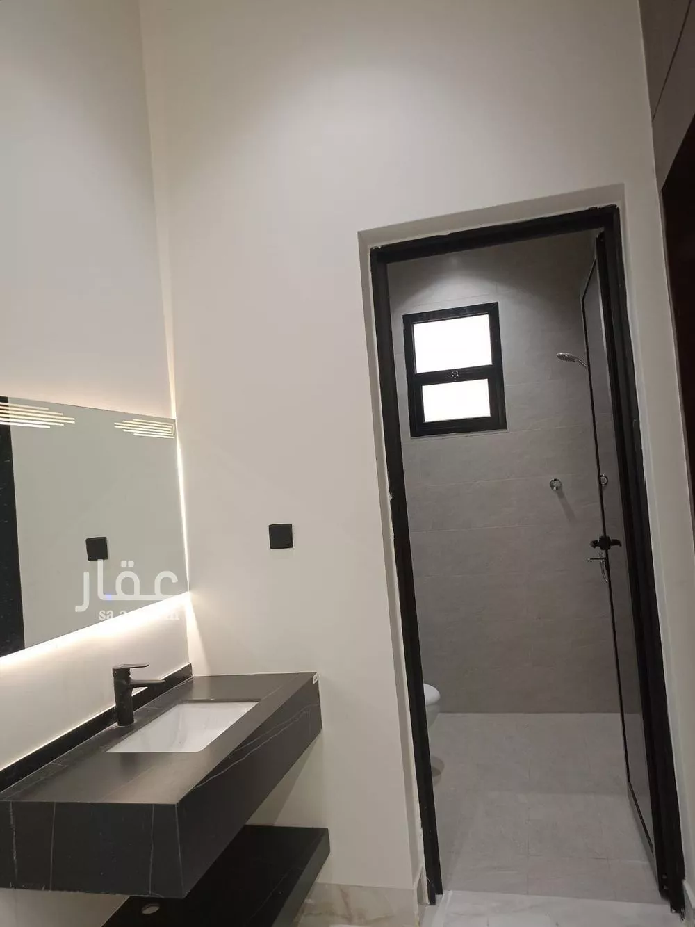 فيلا 6 غرف في الشرق 15