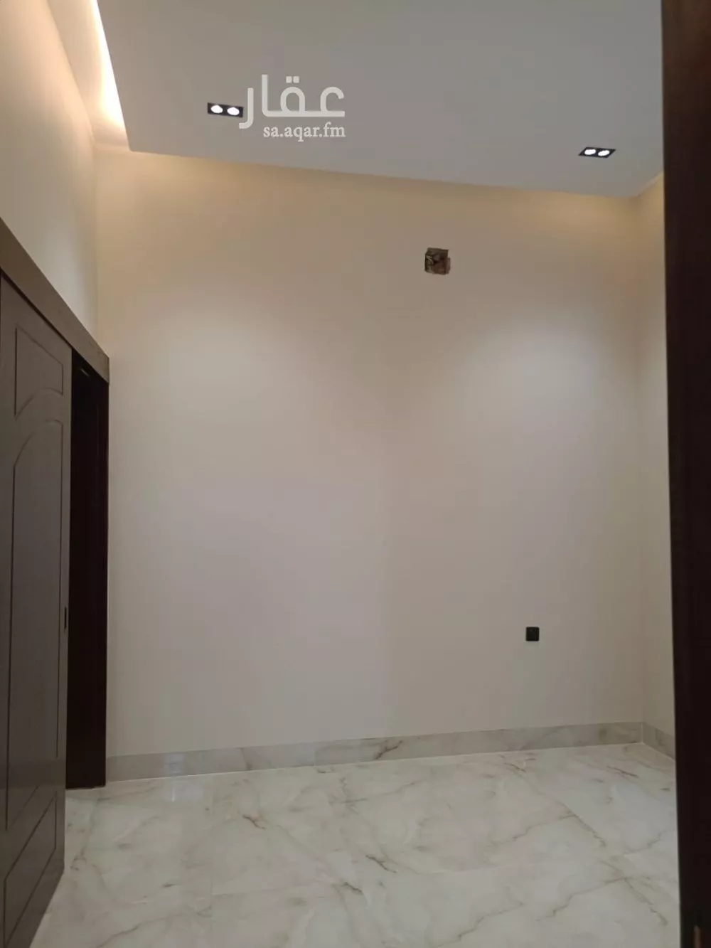 فيلا 6 غرف في الشرق 17