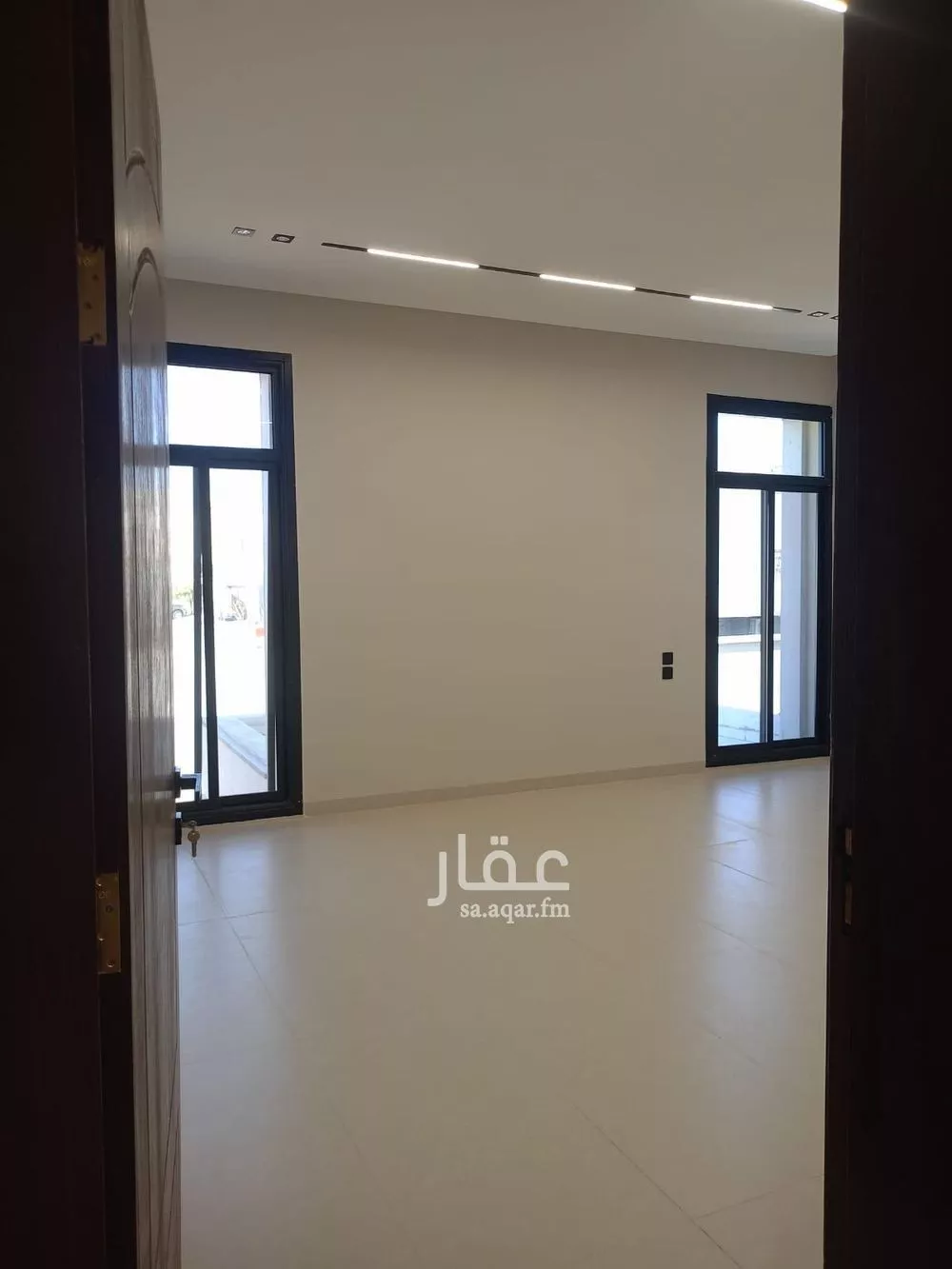 فيلا 6 غرف في الشرق 23