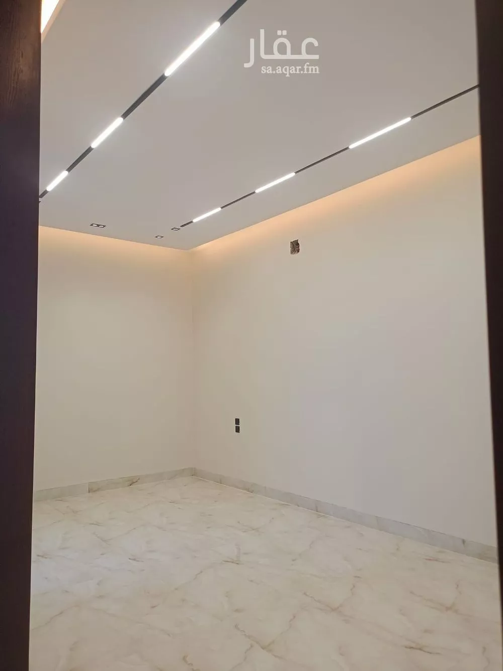 فيلا 6 غرف في الشرق 25