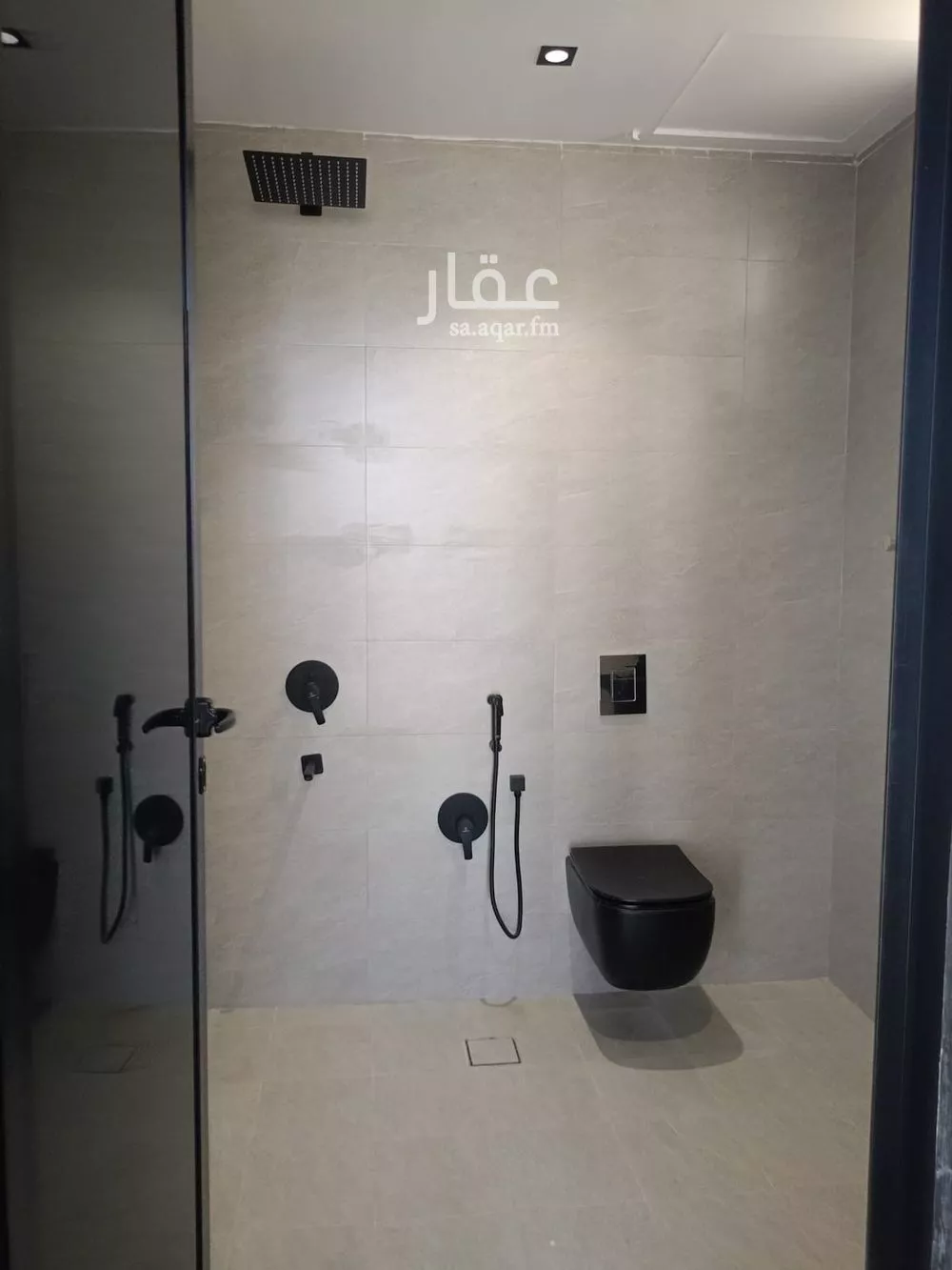 فيلا 6 غرف في الشرق 7