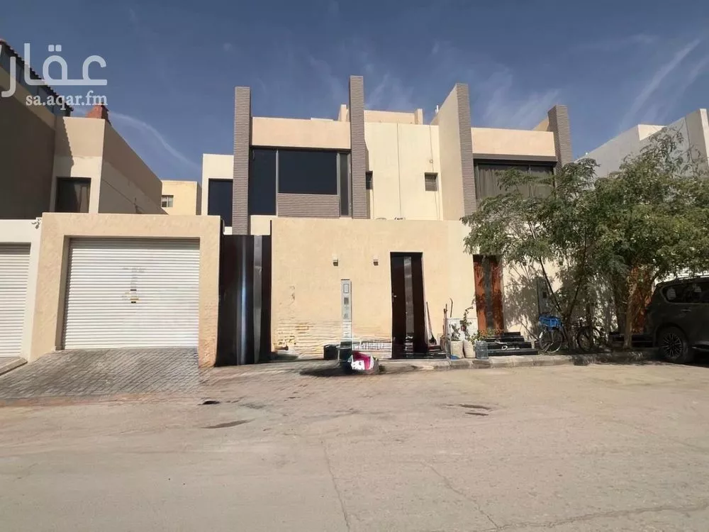 5 bedroom villa in Al Aridh 2