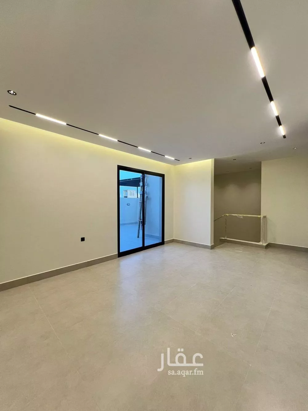 فيلا 4 غرف في العارض 3