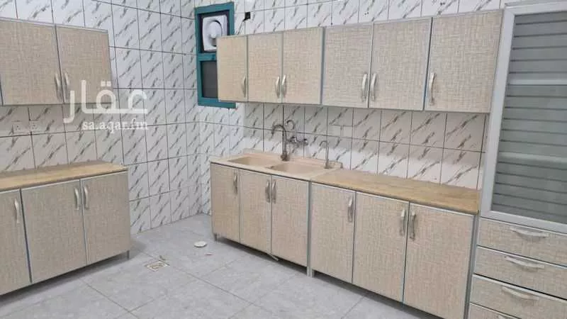 شقة 4 غرف في الشهداء 12