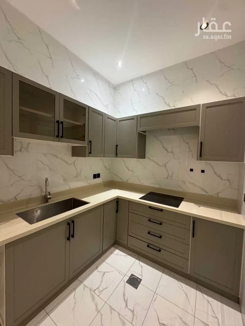 عمارة 770 م² في الكوثر 8