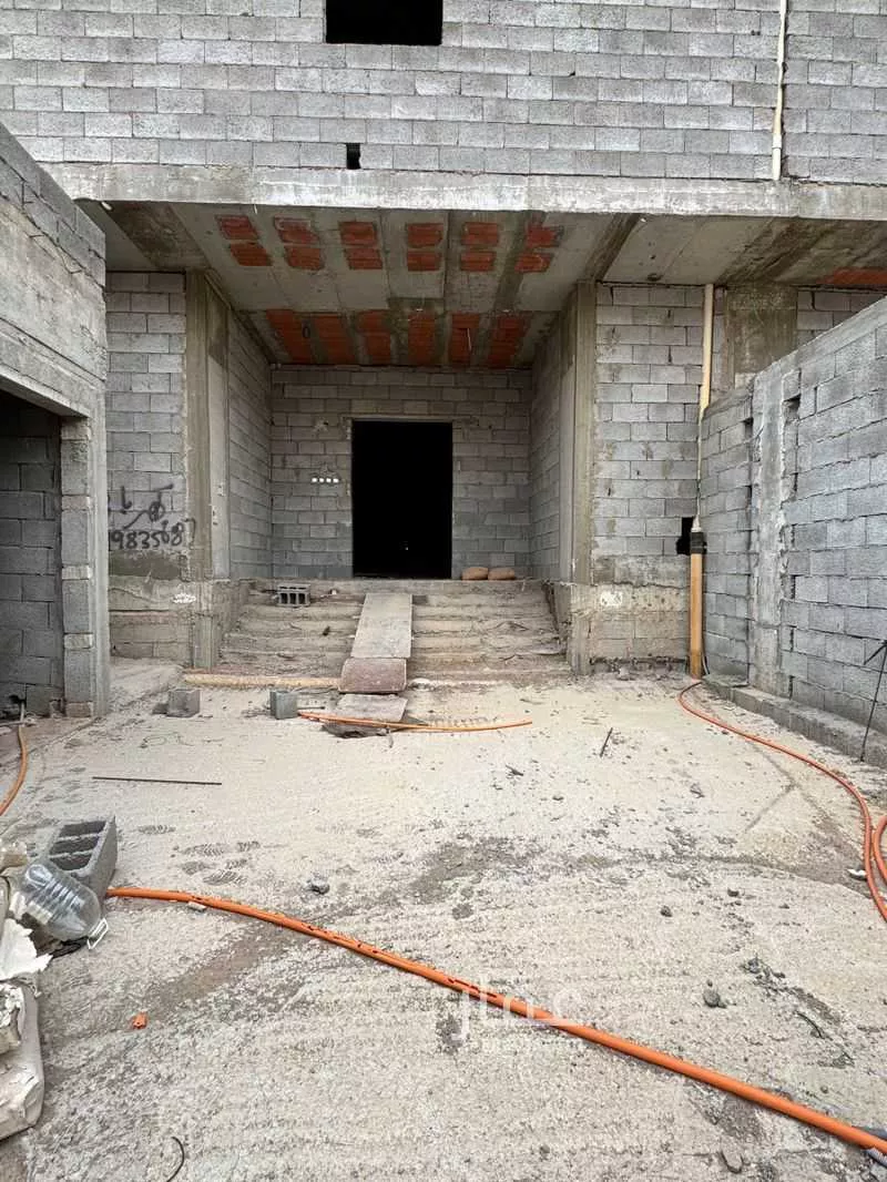 عمارة 645 م² في الرانوناء 4