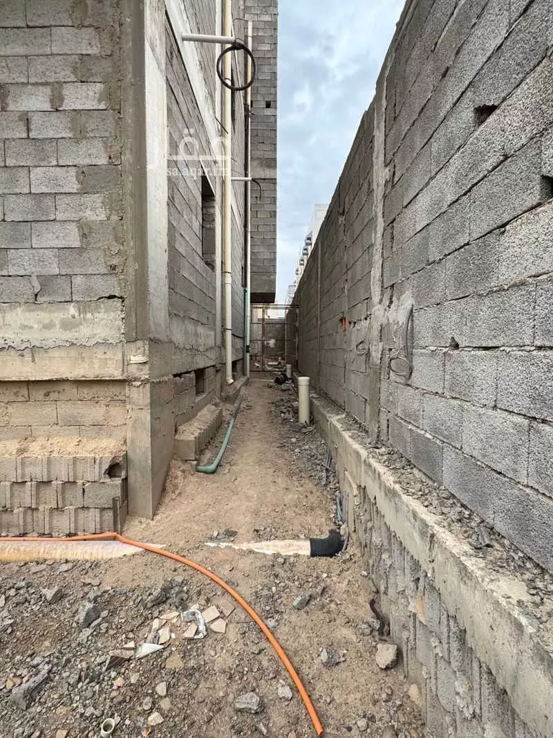 عمارة 645 م² في الرانوناء 8