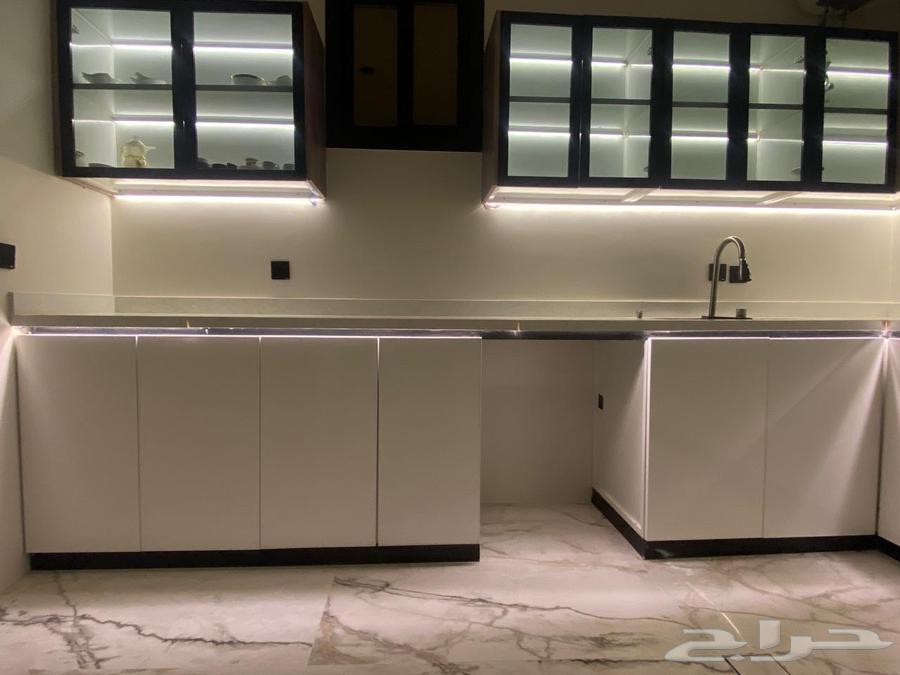 شقة 4 غرف في العارض 18