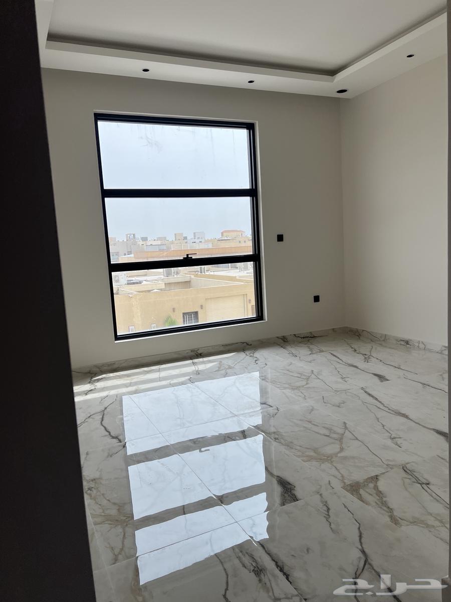 شقة 4 غرف في العارض 8