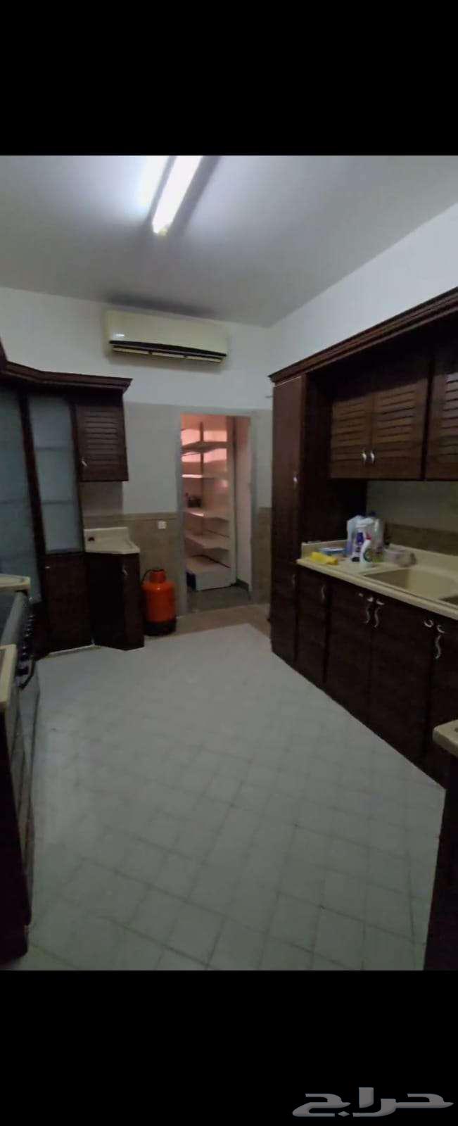 شقة 4 غرف في العليا 10