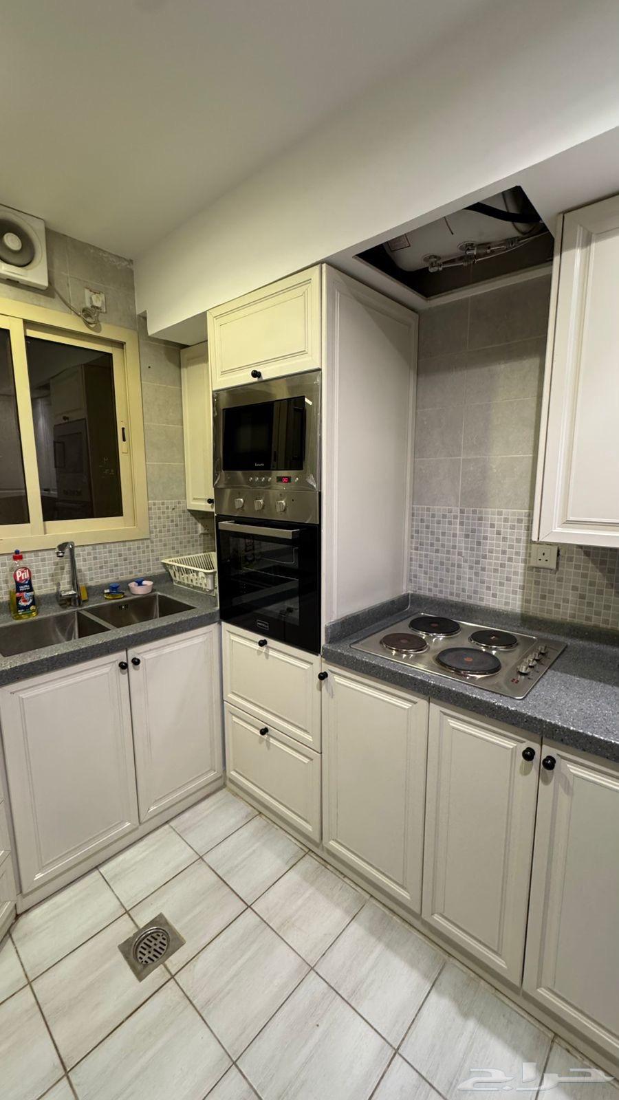 شقة 3 غرف في الملقا 8