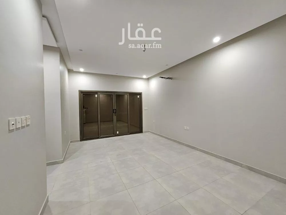 شقة 4 غرف في طيبة 8