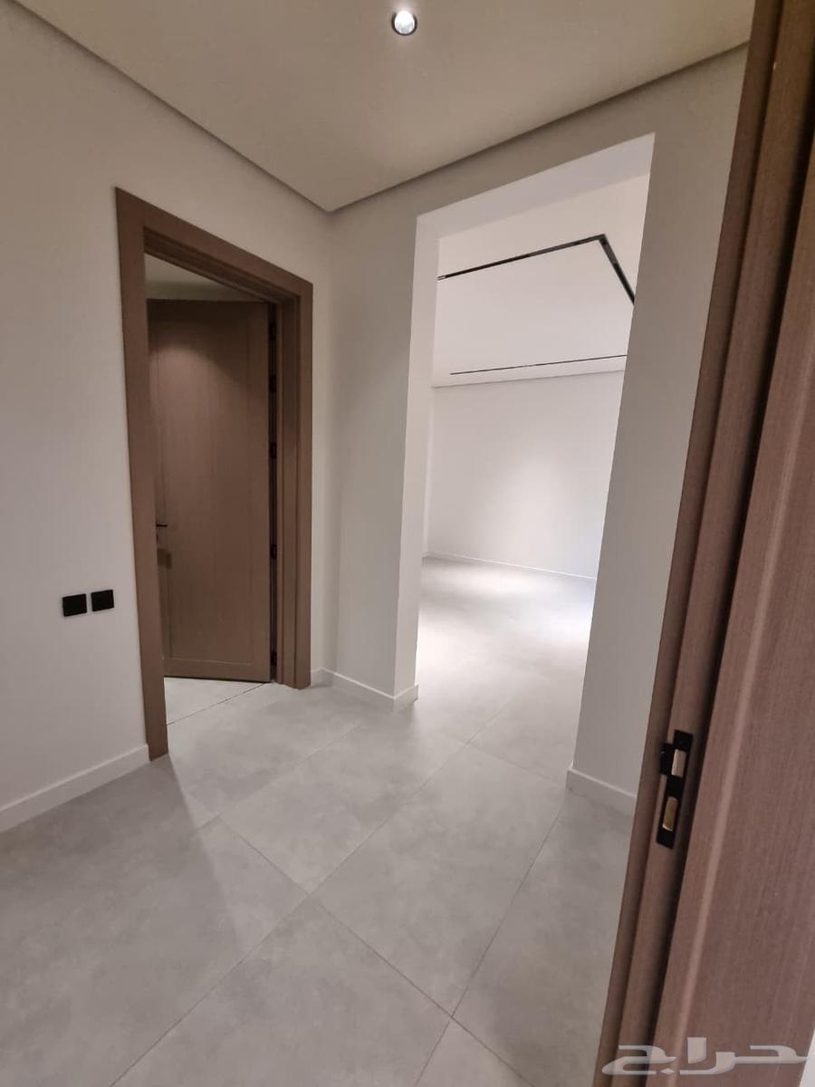 شقة 9 غرف في النرجس 11