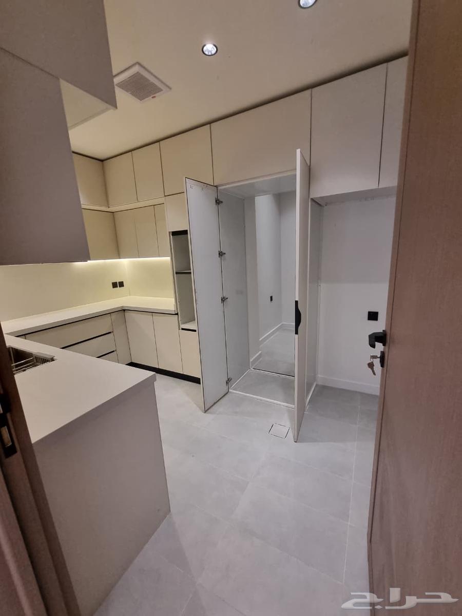 شقة 9 غرف في النرجس 9