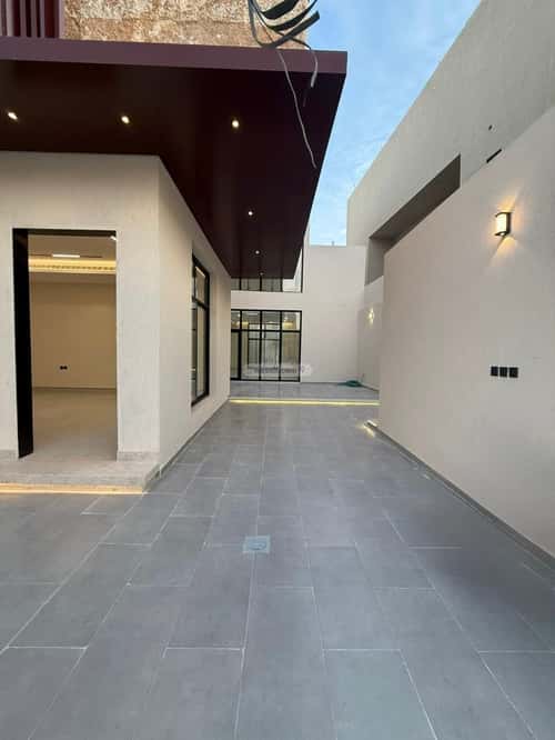 6 bedroom villa in Al Mahdiyyah 3