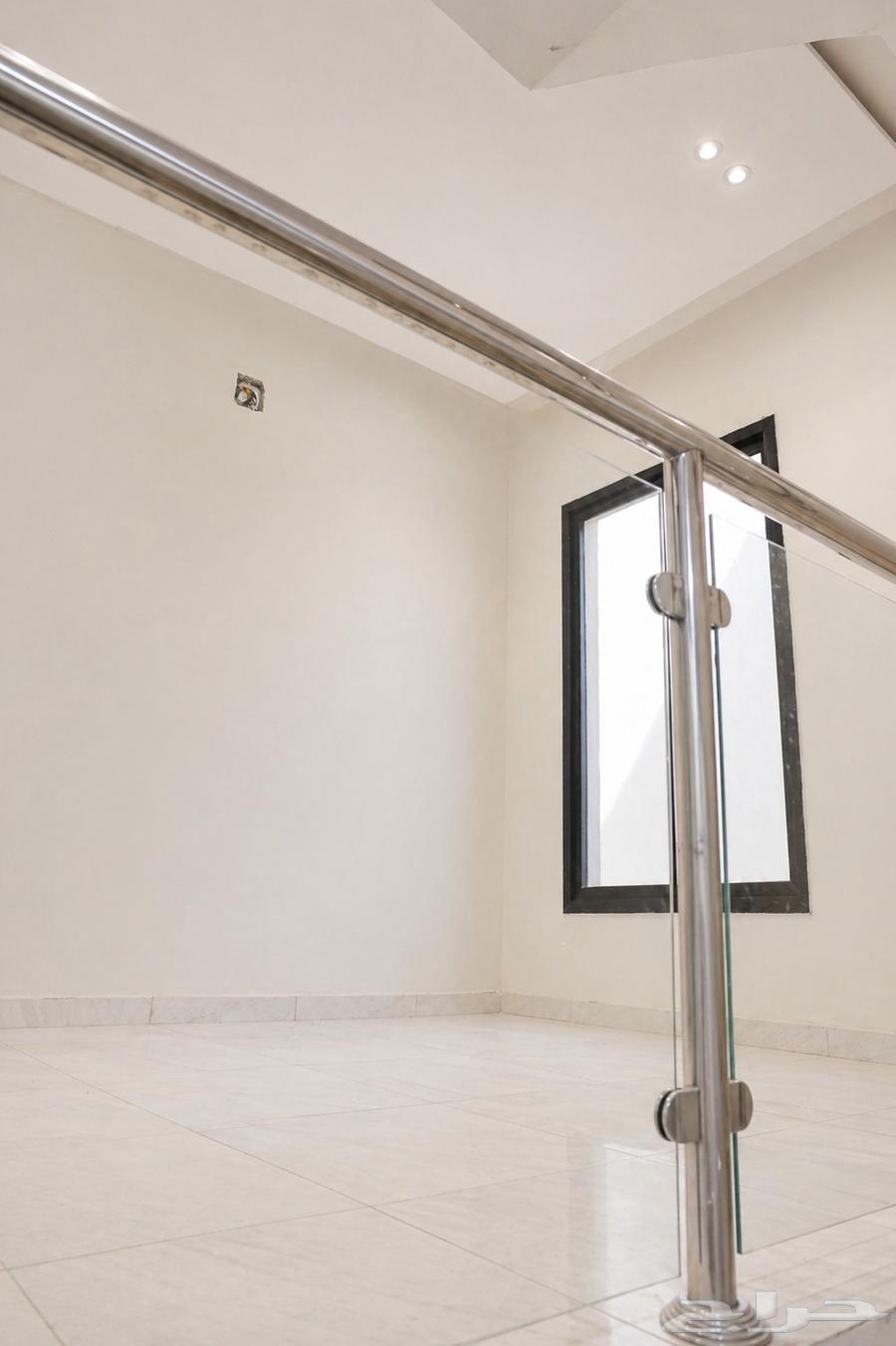 فيلا 6 غرف في عريض 12