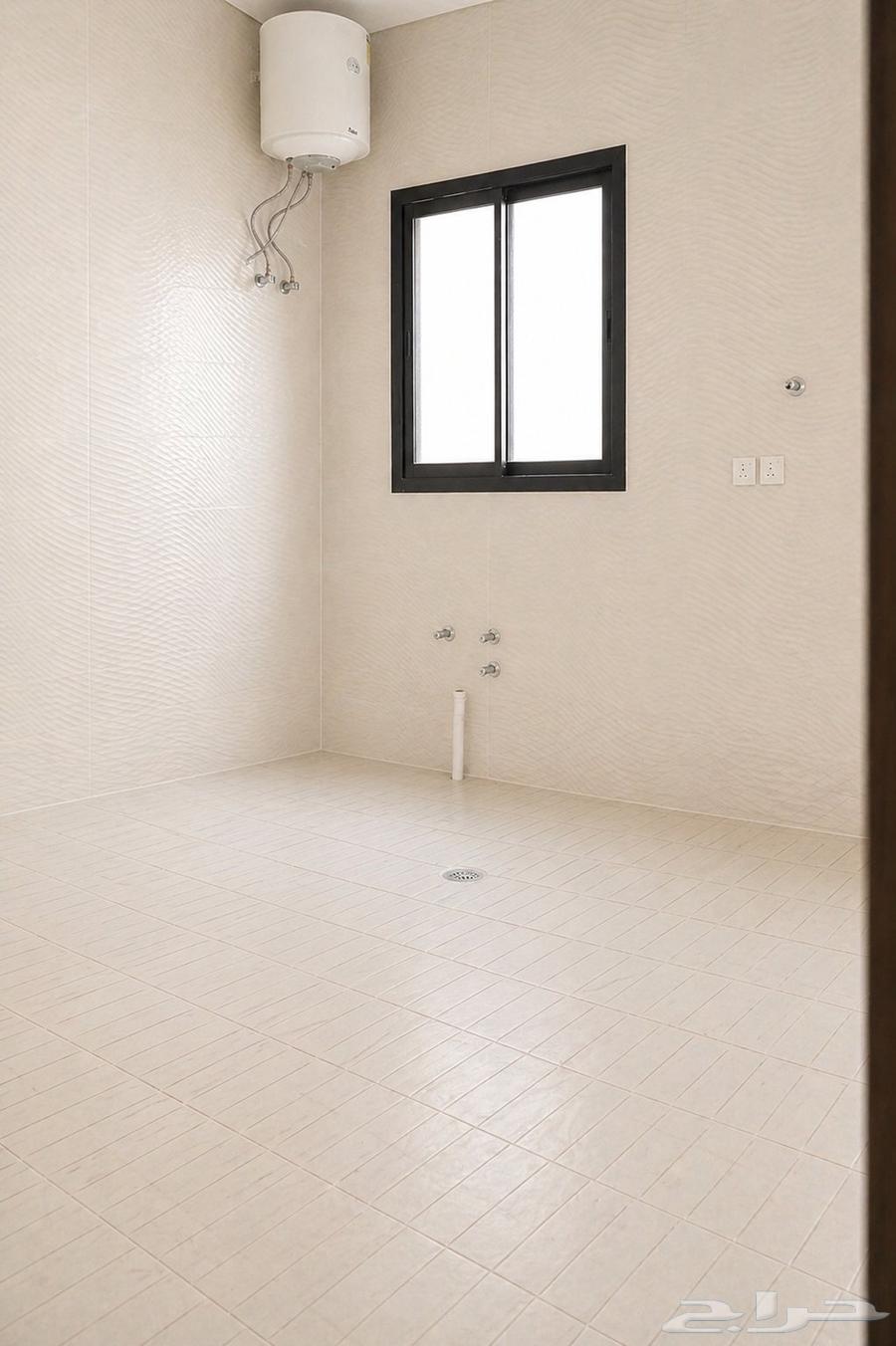 فيلا 6 غرف في عريض 8