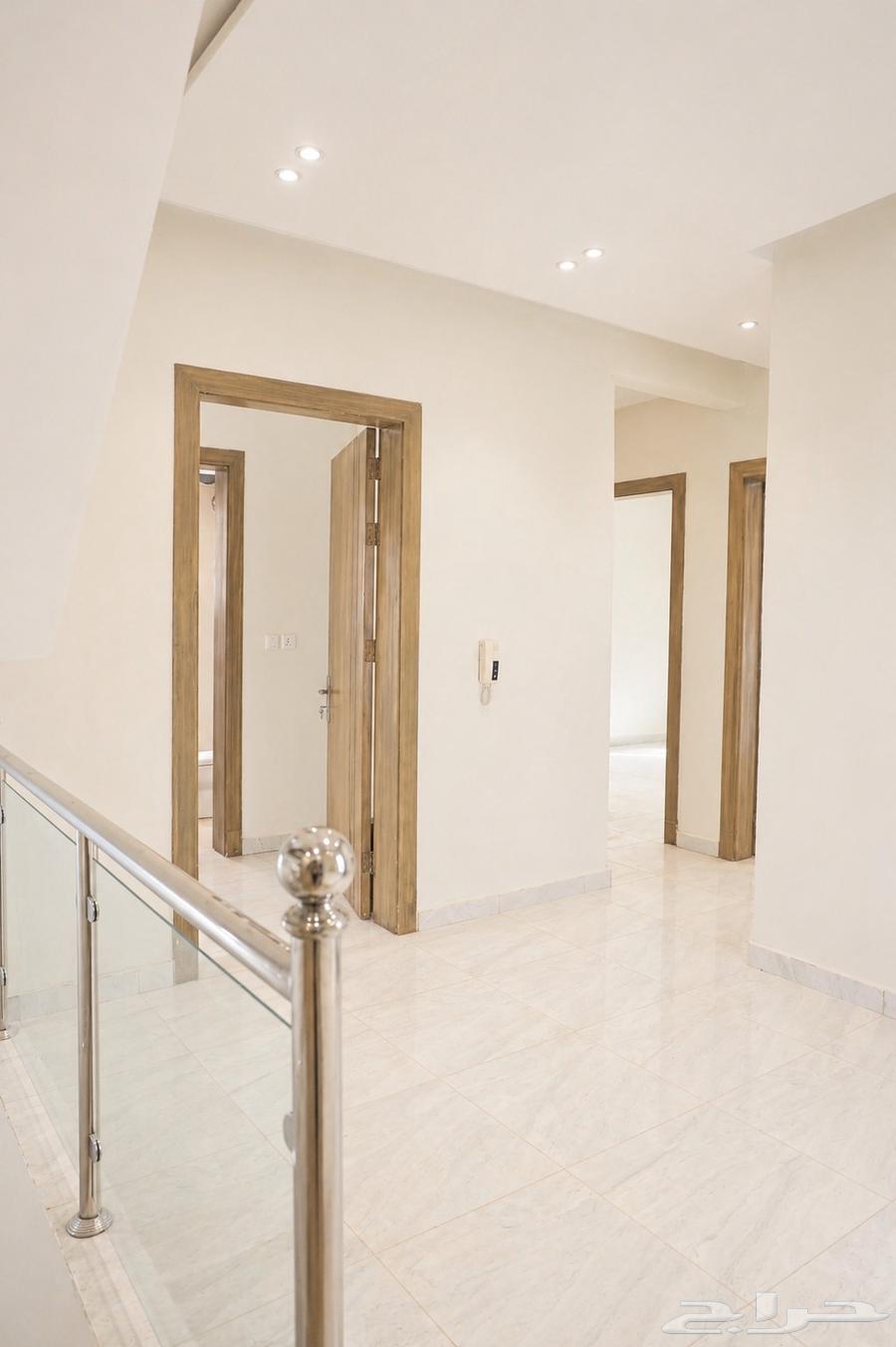 فيلا 6 غرف في عريض 10