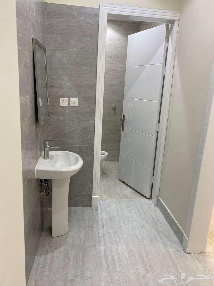 فيلا 8 غرف في عكاظ 11